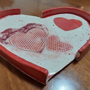 Heart-shape plate for your plus one. Perfect to serve cookies and brownies.